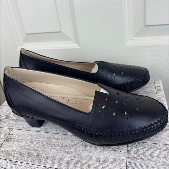 SAS Shoes - SAS Sonya Black Pumps Size 8ish retail $180 leather shoes new w box